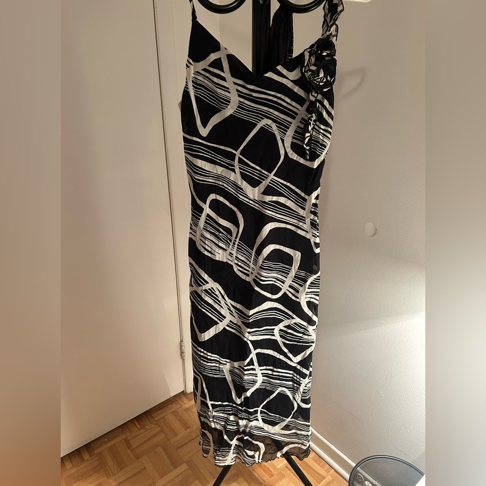 Black and White Patterned Dress‎
